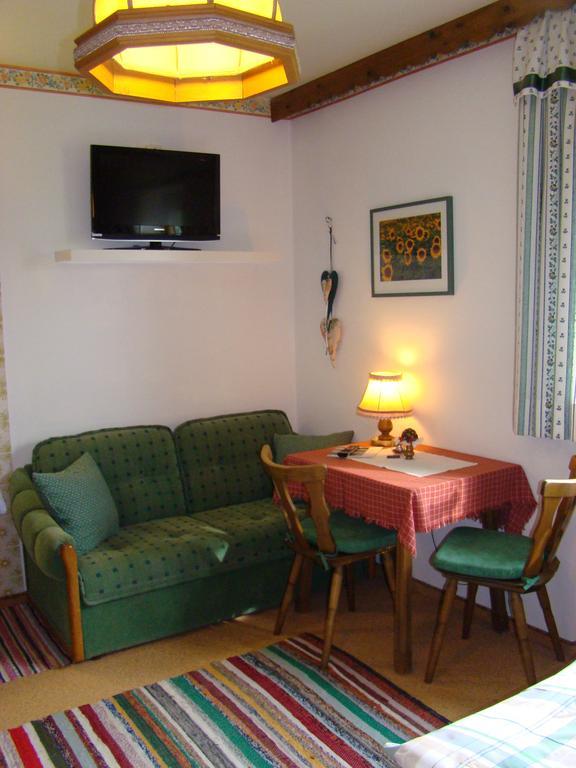 Landhaus Teufl Acomodação com café da manhã Faistenau Quarto foto