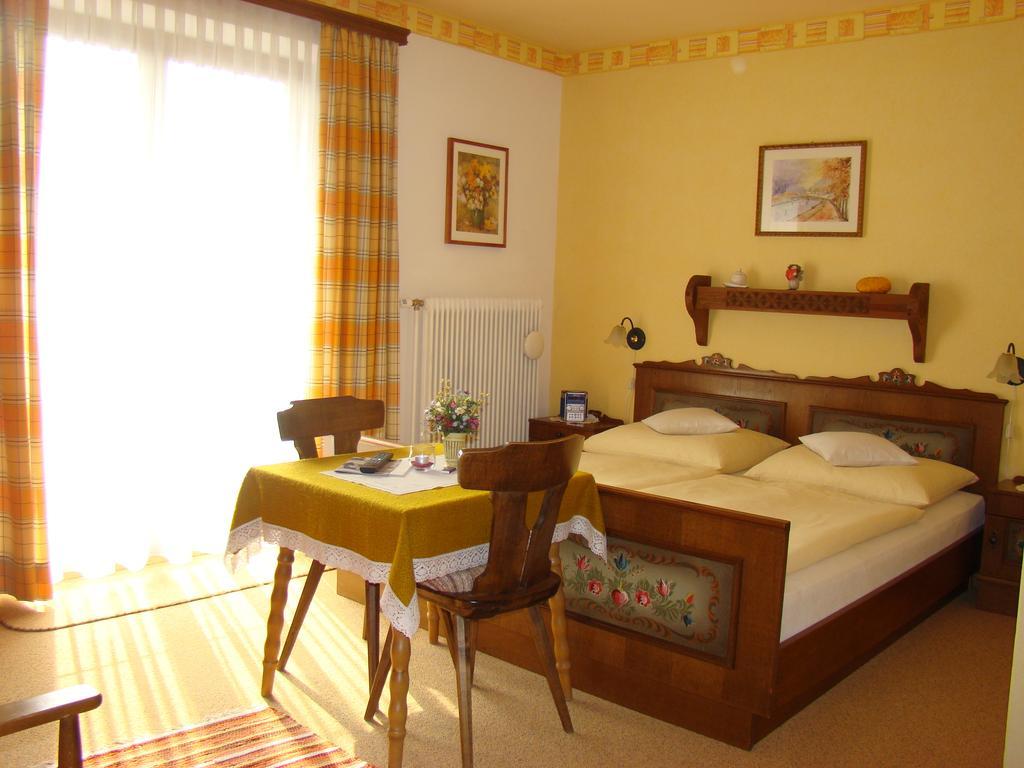 Landhaus Teufl Acomodação com café da manhã Faistenau Quarto foto