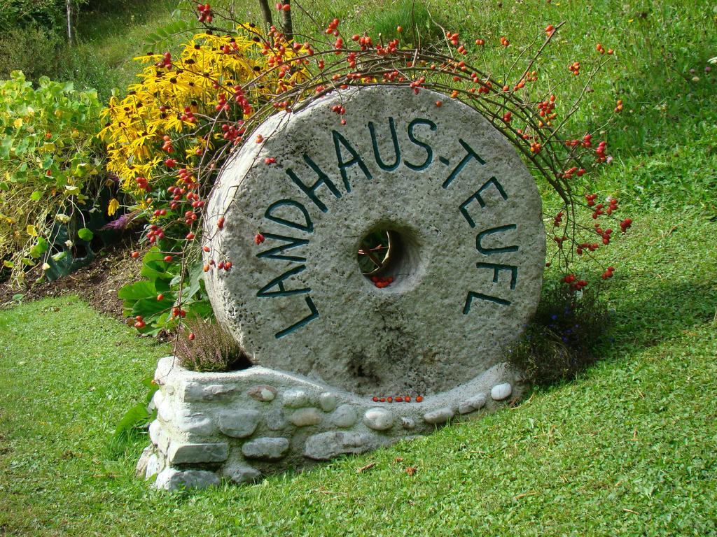 Landhaus Teufl Acomodação com café da manhã Faistenau Exterior foto